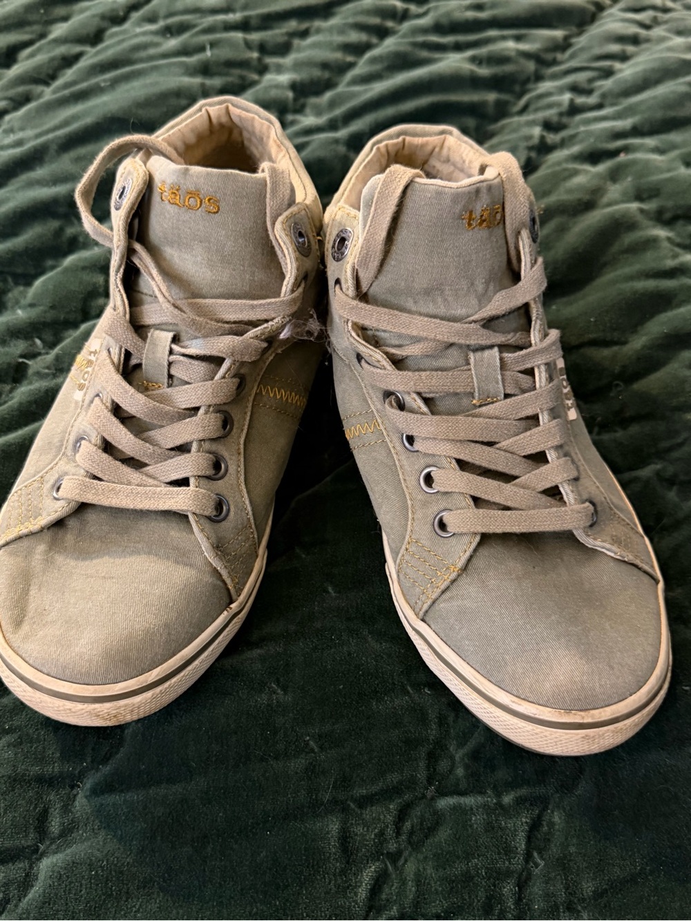 Taos Women’s size 8 Canvas Sneakers - light olive green